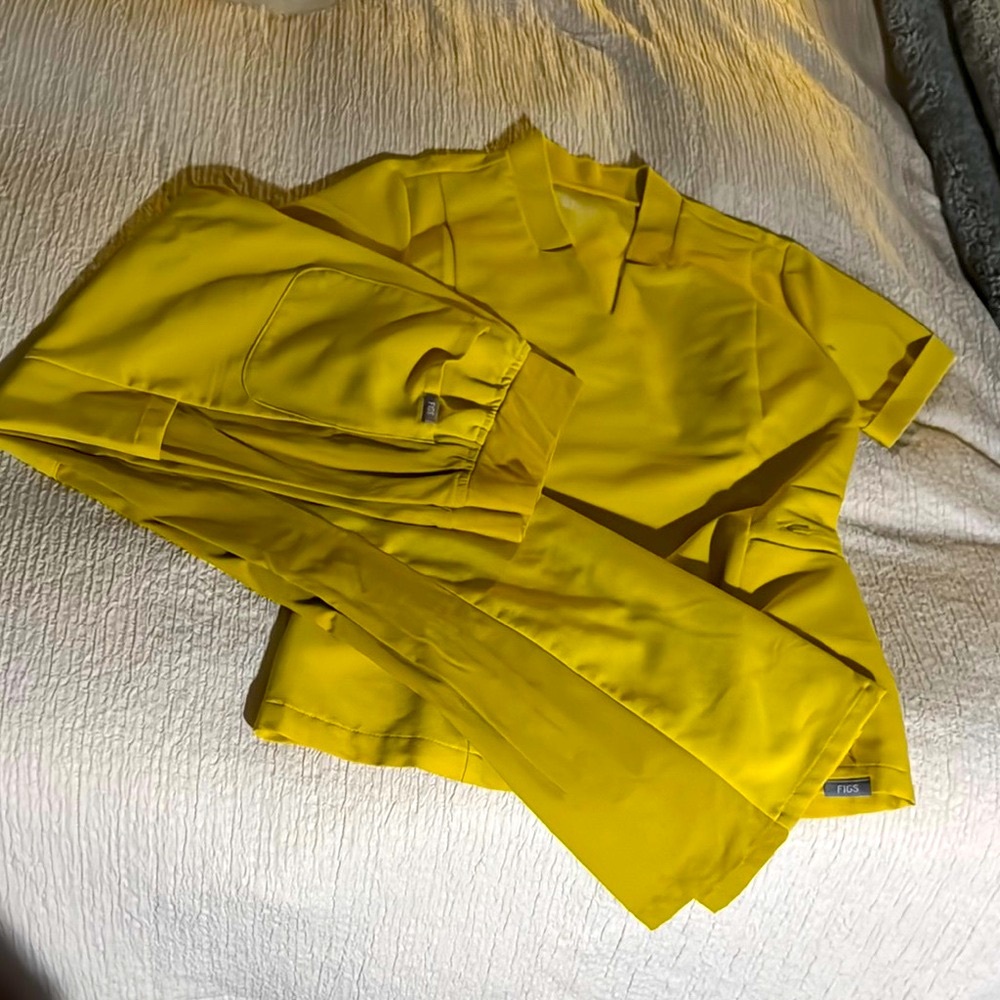 FIGS Yellow Scrub Set- XS